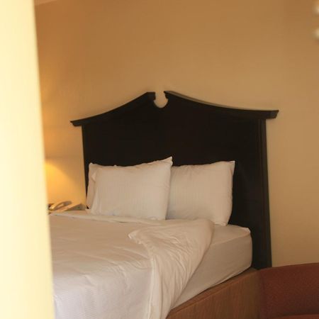 Plaza Inn Midland Buitenkant foto