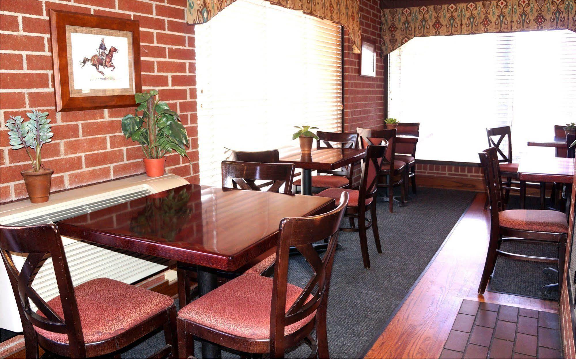 Plaza Inn Midland Buitenkant foto